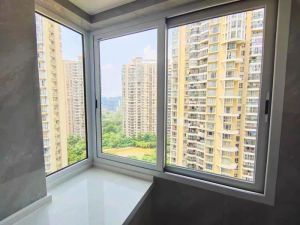 家里安装封闭阳台的利弊